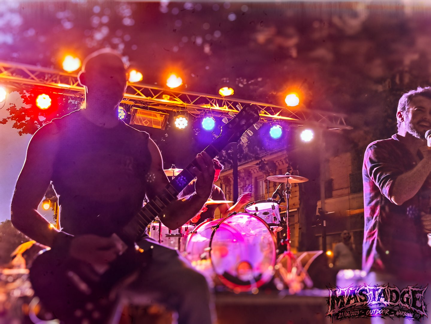 Mastadge — Photo live 01