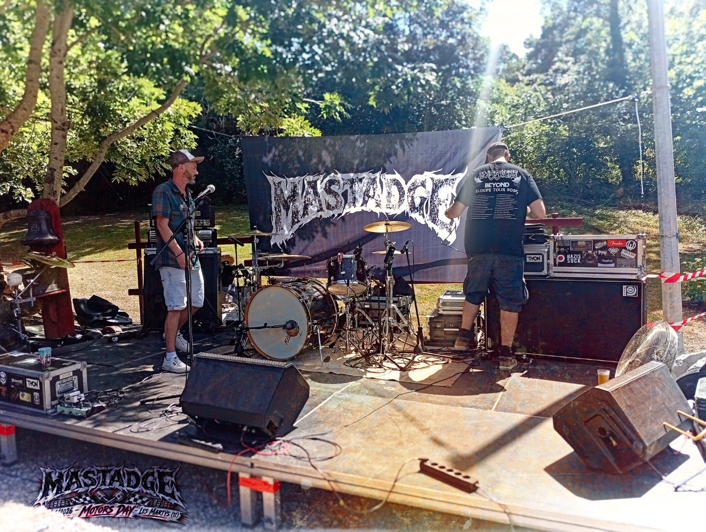 Mastadge — Photo live 02